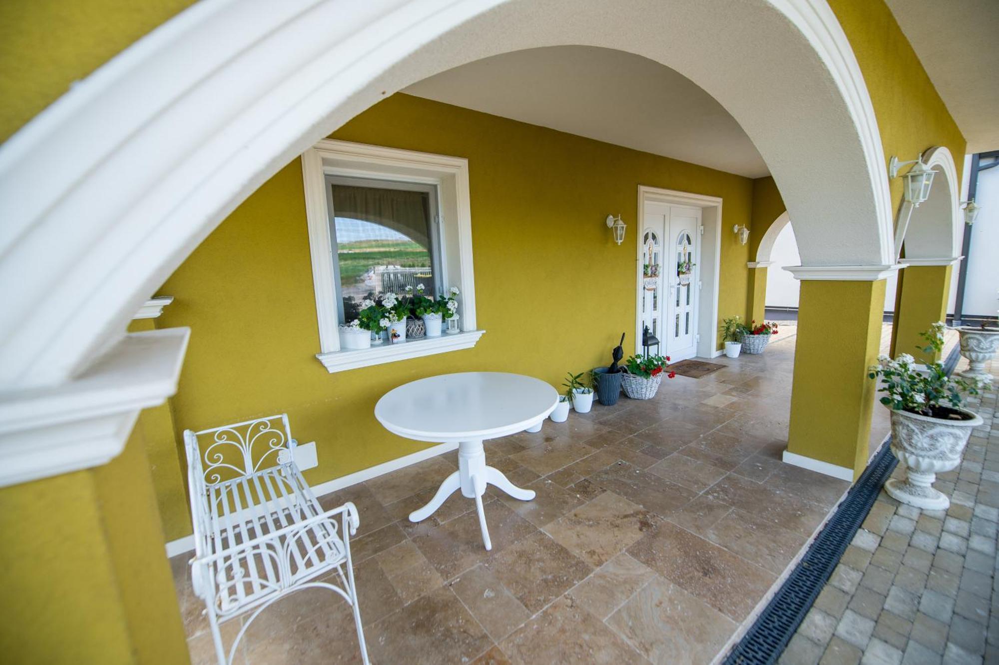 Alma Rezidence Bed & Breakfast Turda Exterior foto